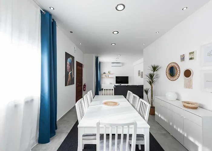 Kition City Apartments - Central Location